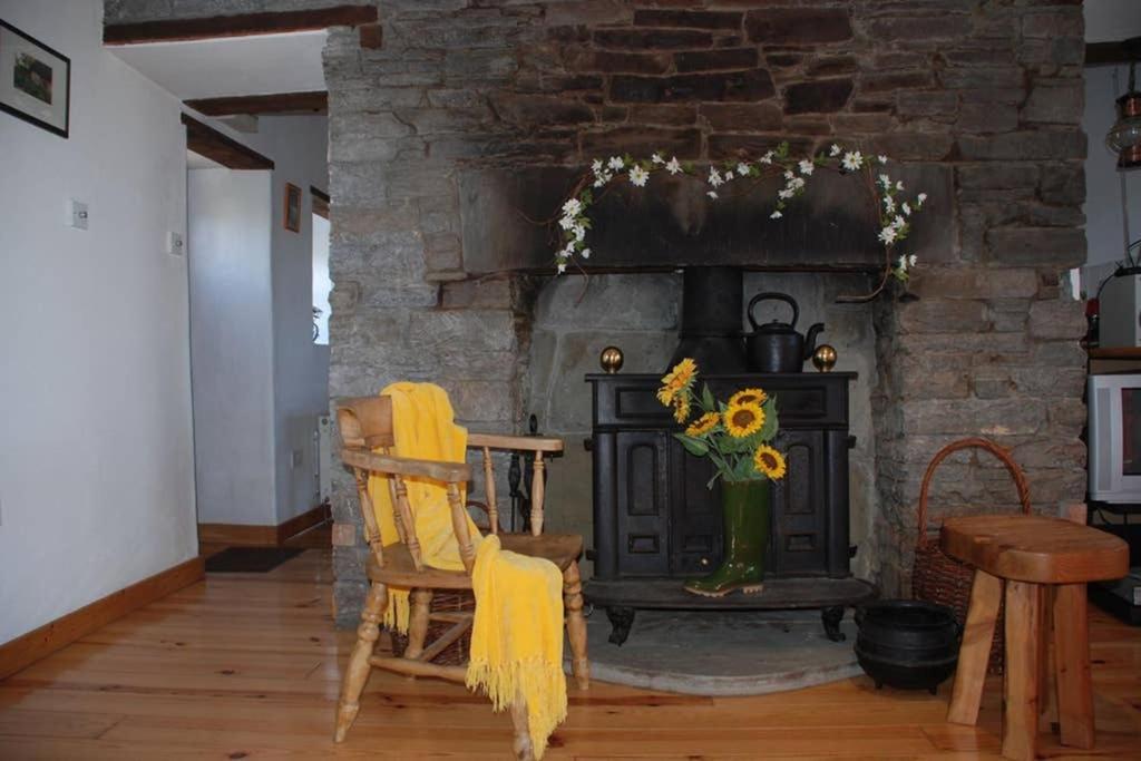 Red Stonecutters Cottage, Doolin Carrowauff Esterno foto