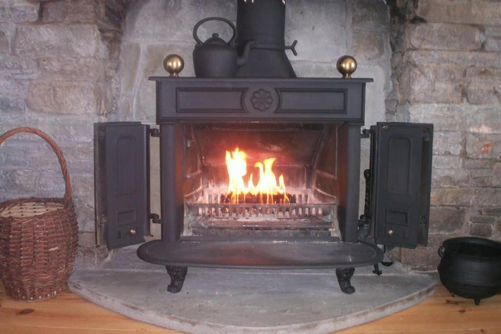 Red Stonecutters Cottage, Doolin Carrowauff Esterno foto