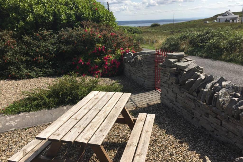 Red Stonecutters Cottage, Doolin Carrowauff Esterno foto