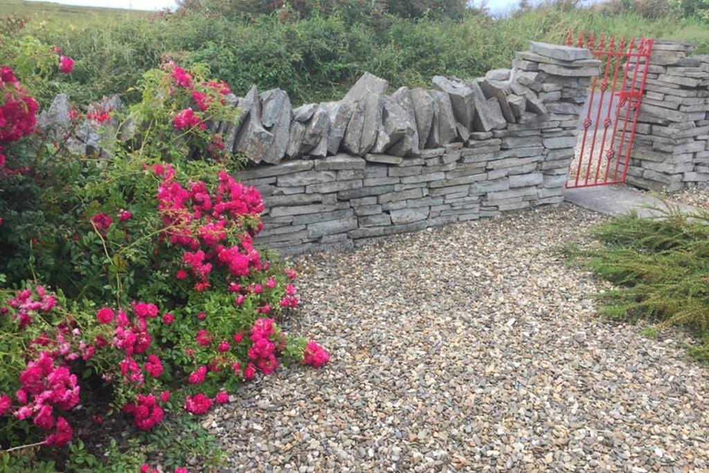 Red Stonecutters Cottage, Doolin Carrowauff Esterno foto