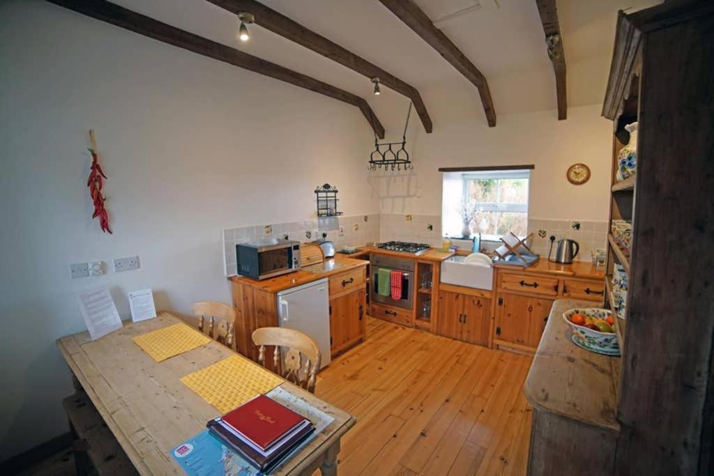 Red Stonecutters Cottage, Doolin Carrowauff Esterno foto